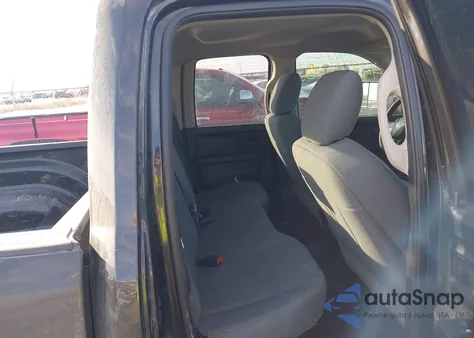 2017 Ram 1500 Express 4X4 6'4 Box z USA, uszkodzony, nr VIN 1C6RR7FT1HS553318